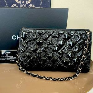 ✨VINTAGE CHANEL EMBOSSED HANDBAG✨